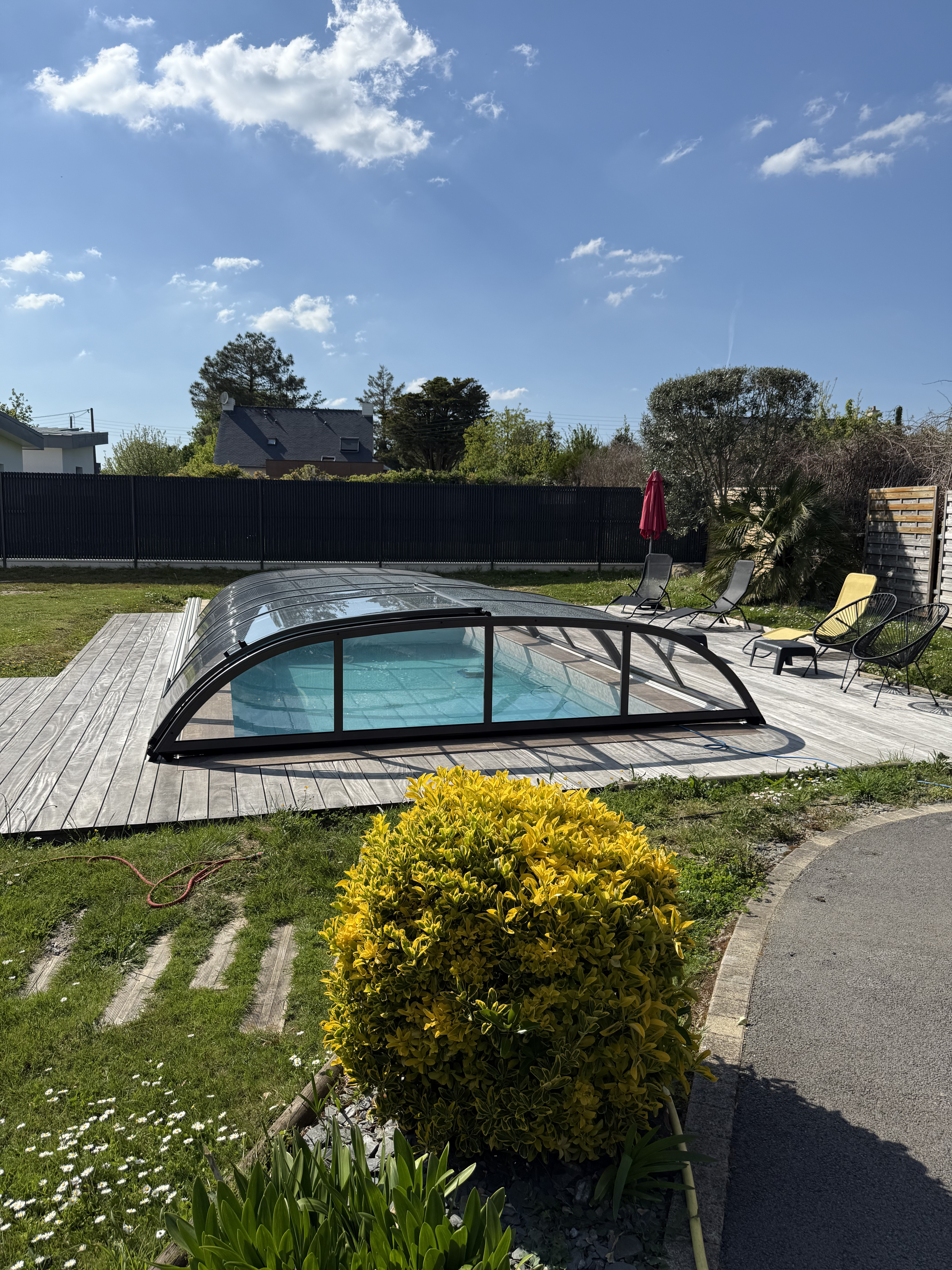 Piscine maçonnée Stepoc terminée avec couverture — Saint-Lyphard